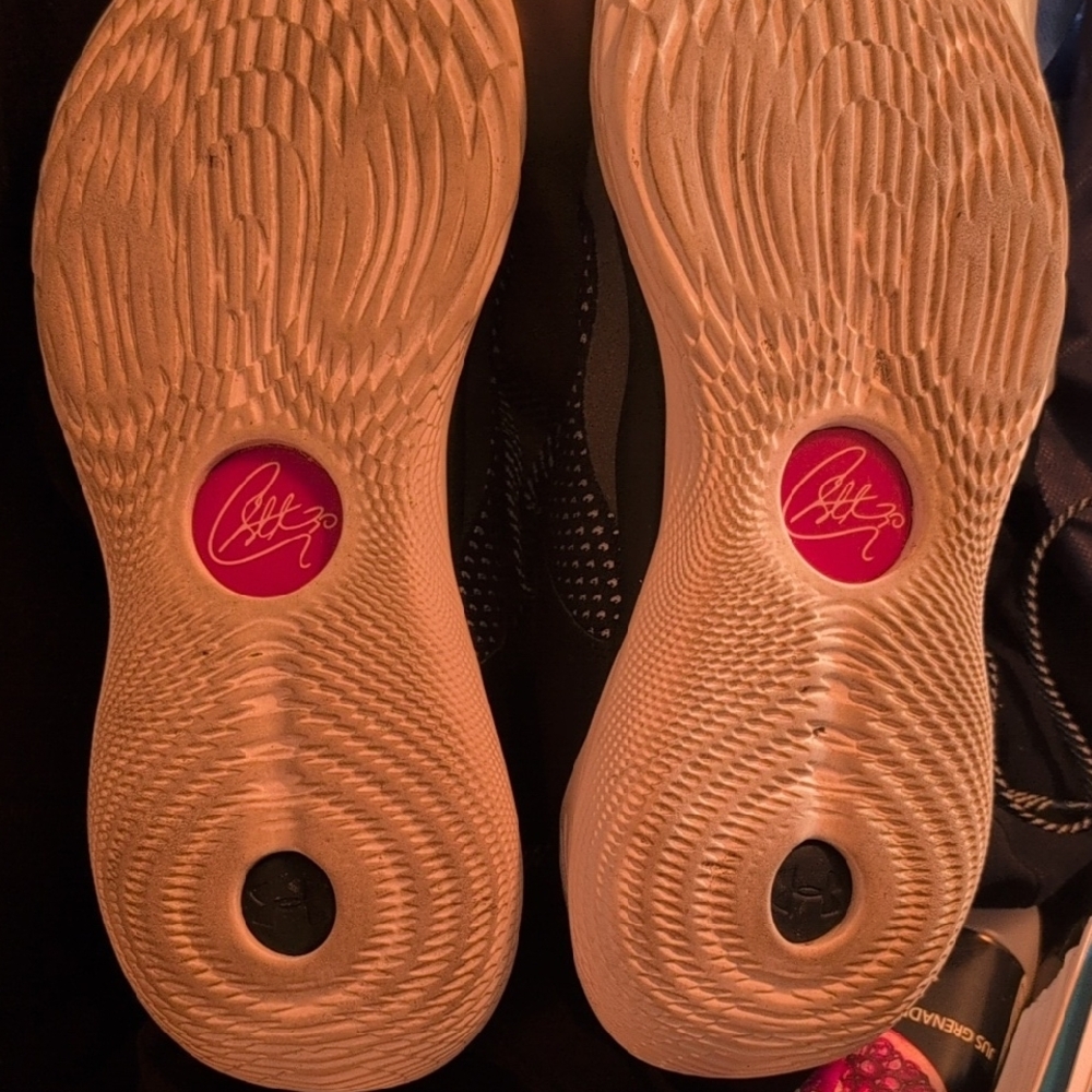 Steph Curry Under Armour Basketball Sneakers - Picture 5 of 5